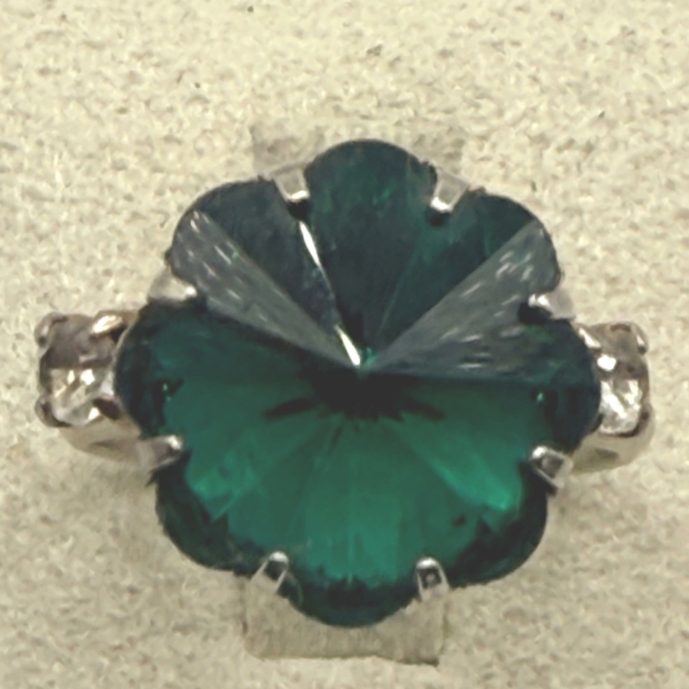 Vintage Green Scalloped Glass Cocktail Ring Adjustable Silver Tone Rhinestone